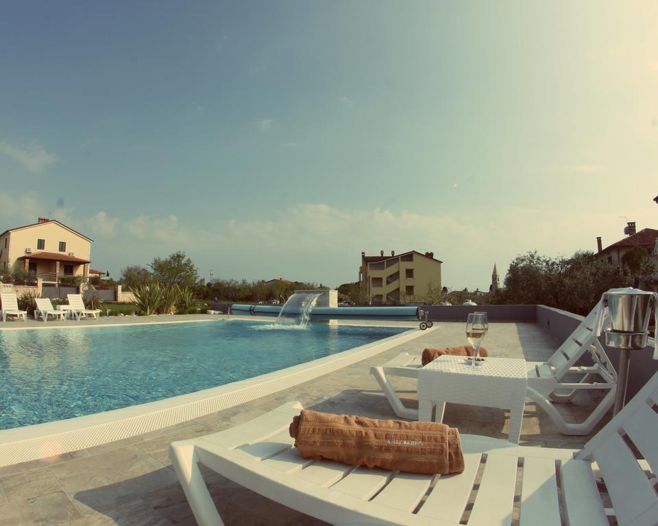 Villa Badi Ловречица Экстерьер фото